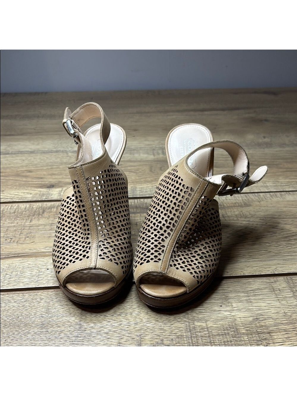 Women's Coach Tan Peep-Toe Sandals Size 6 - Picture 1 of 8